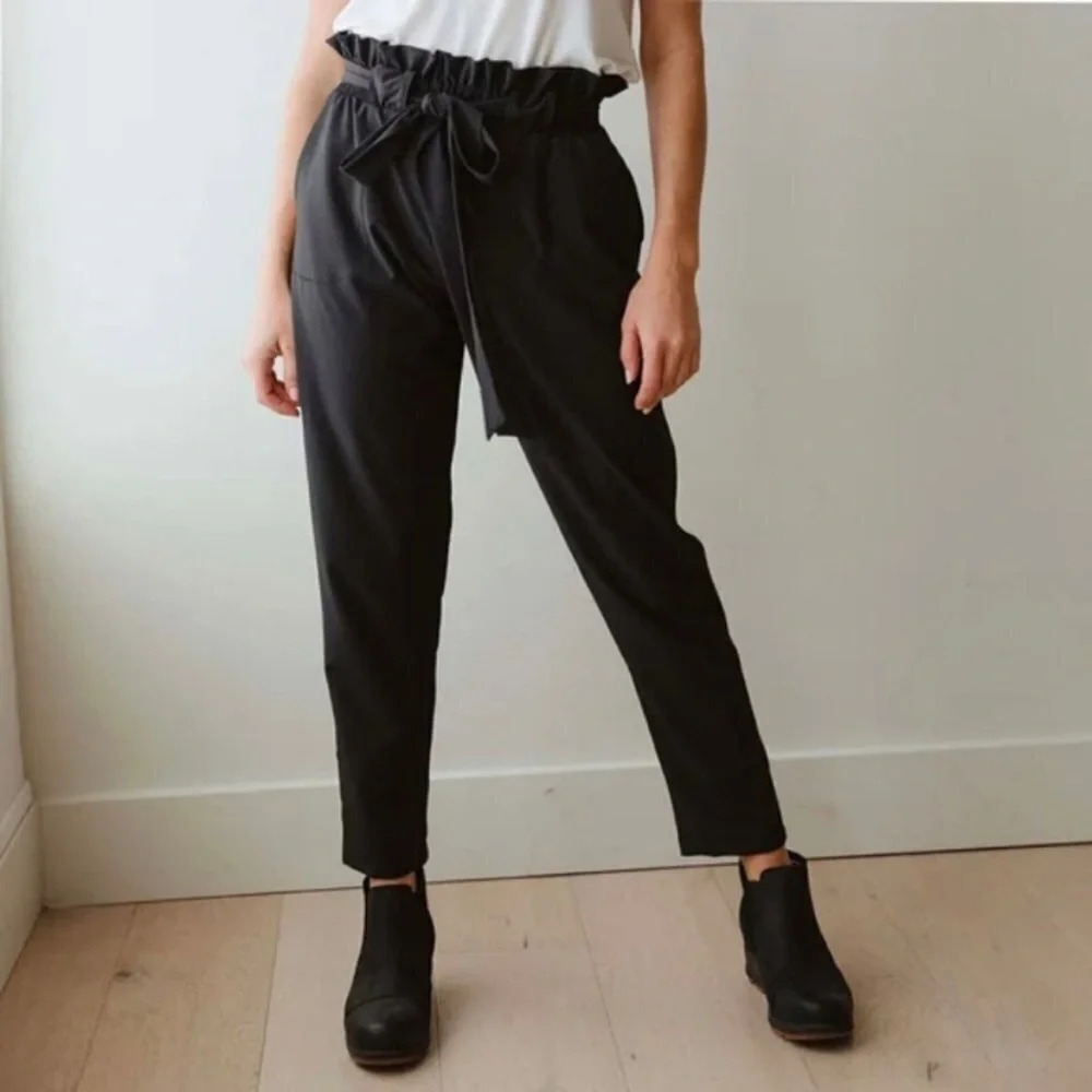 Albion Bow Belt Capri Black‎ Pant